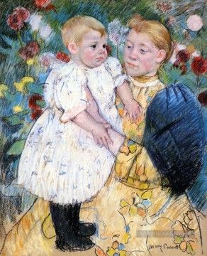  enfant - Dans le jardin des mères des enfants Mary Cassatt